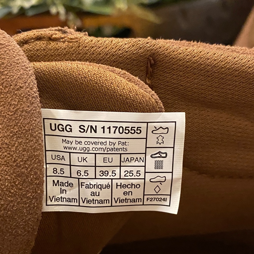 NWOT UGG Zilo II high top leather sneaker; SUEDE DARKER ON RIGHT SHOE TIP - Picture 9 of 11